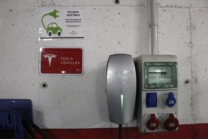 01 Parador de Lerma- Cargador de Tesla