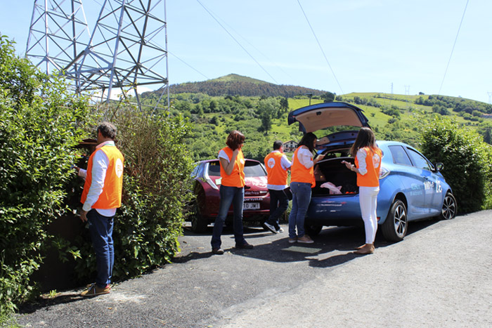 40-Bilbao Rallye- El coche tiene problema