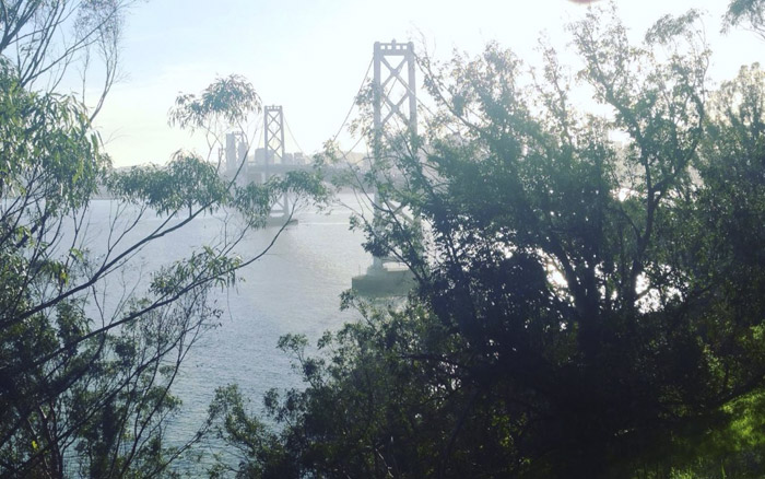 Bay Bridge al atardecer. San Francisco.