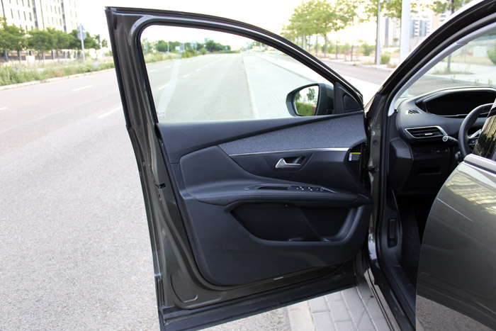 02-Peugeot 3008- Front Door