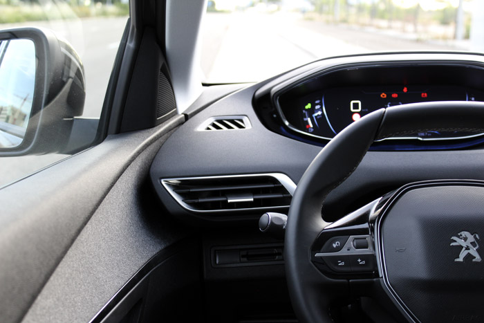 08-Peugeot 3008-Salida de aire derecha