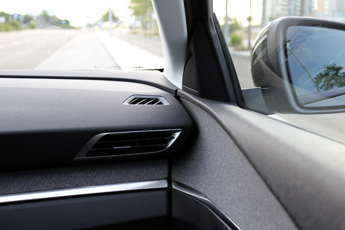09-Peugeot 3008-Salida de aire izquierda