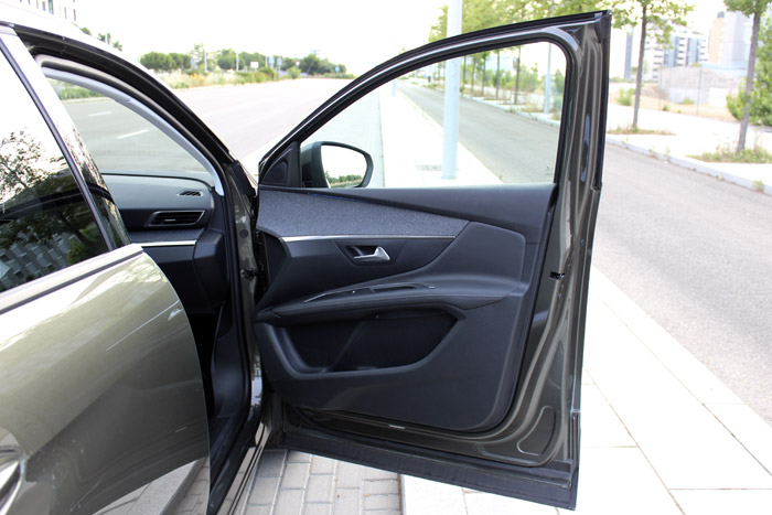 17-Peugeot 3008- Puerta principal Izquierda