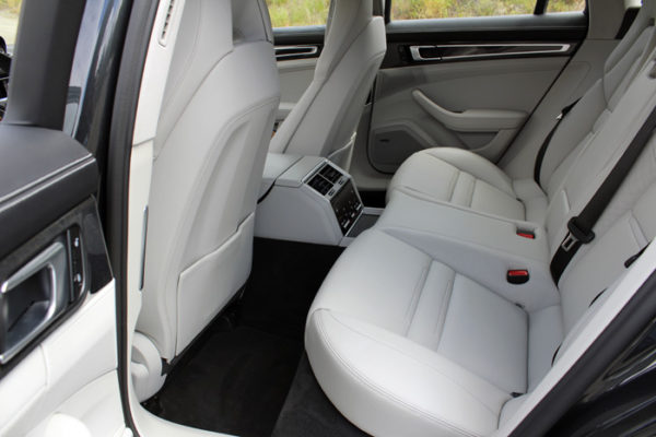 Porsche Panamera Sport Turismo. Una quinta plaza para el más mono.