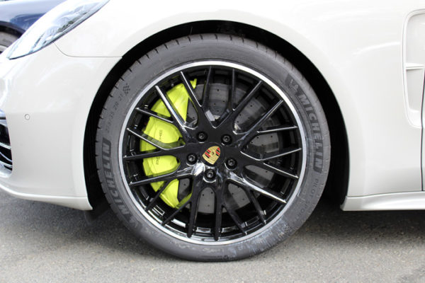 Porsche Panamera Sport Turismo. Llantas, colores y tapicerías.