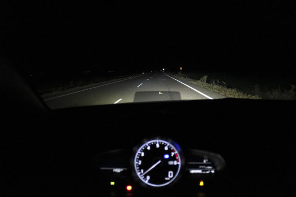 Nocturnos. El Mazda 3 5p 2.0 120 CV Zenith (2017) por curvas.