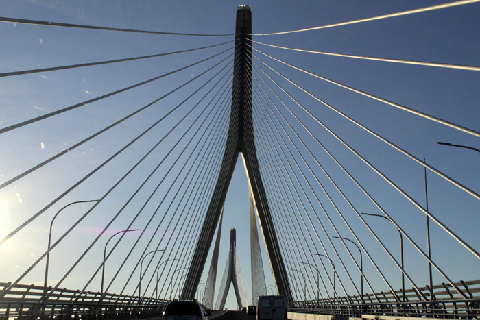 La belleza inmarcesible del puente atirantado de Cádiz