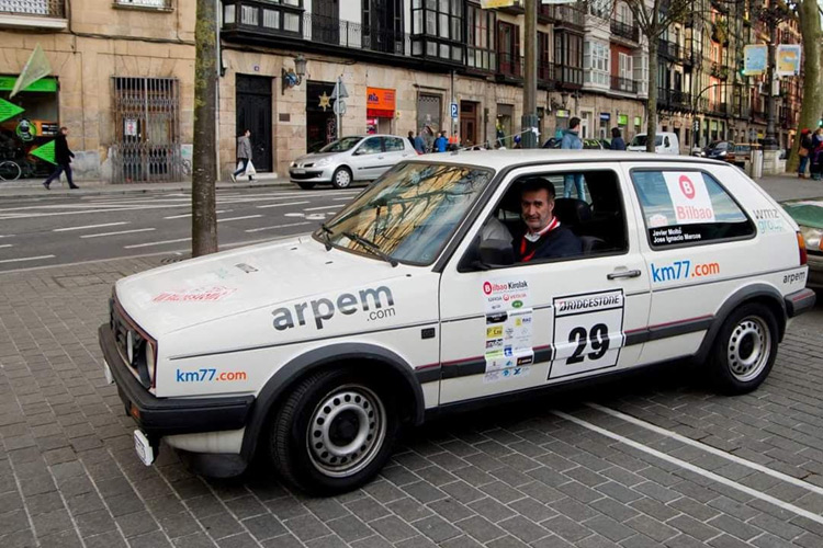 El coche. Volkswagen Golf GTI del año 1988. Rallyestone.