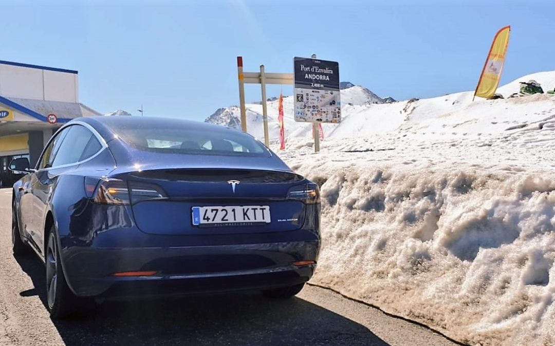 Un buen coche eléctrico. Un automóvil corriente.