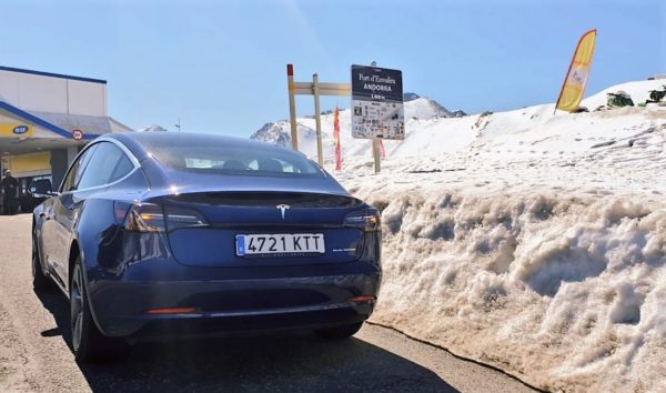 Un buen coche eléctrico. Un automóvil corriente.