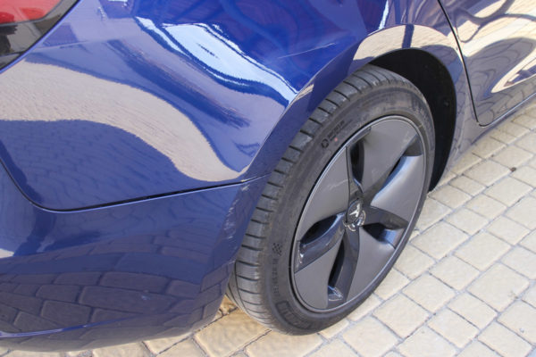 Reparación de chapa y pintura en Gresalba, servicio autorizado por Tesla en Madrid