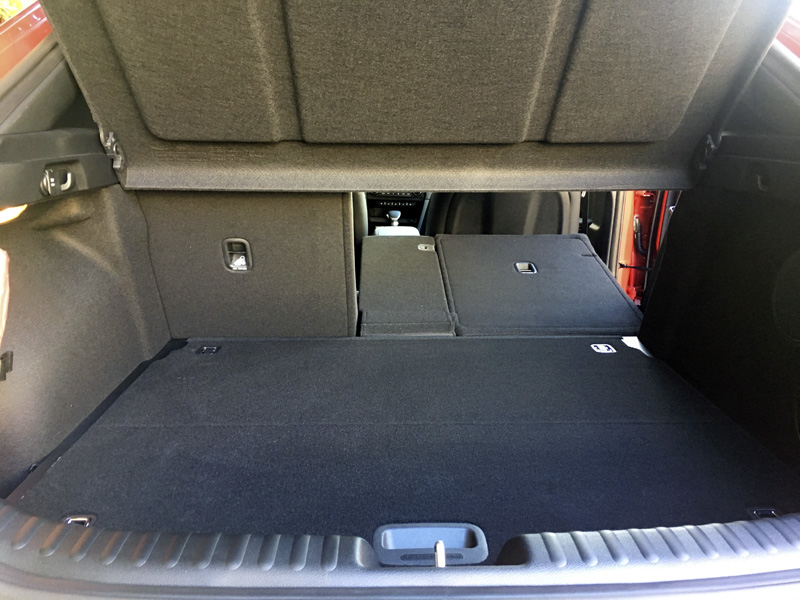 Kia XCeed. Maletero. Bandeja