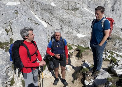 Equipo Kia. Alto en el camino en el recorrido hacia Torre Cerredo