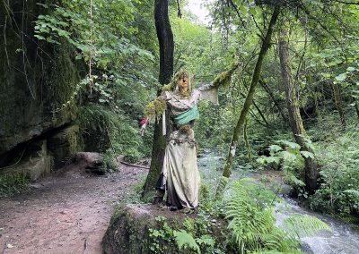 Rio Profundo. Asturias. Figura del artista maliayés, «Herny»