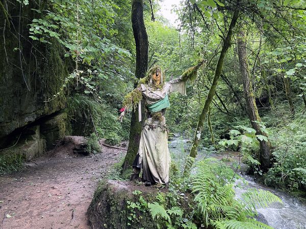 Rio Profundo. Asturias. Figura del artista maliayés, «Herny»