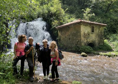 Molin La Peña. Excursionistas. Asturias.
