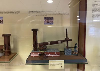 Prensa de viga y husillo, también conocida como prensa de viga