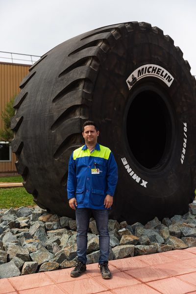 Michelin, el CEMA y un neumático gigante para un camión gigante.