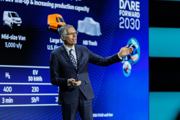 Carlos Tavares dimite como CEO de Stellantis