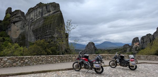 Destino Biskek (2). Italia, Grecia y la gente.