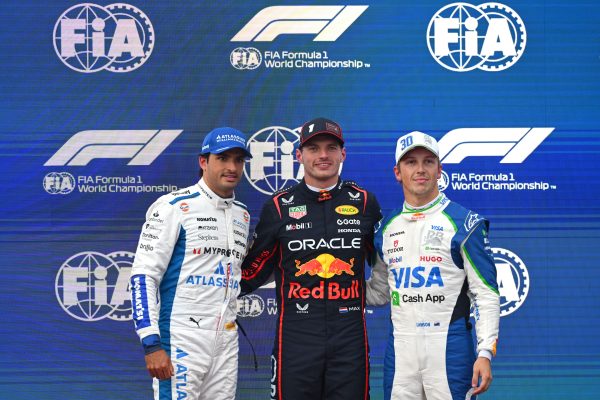 Verstappen, Sainz y Lawson posan tras la clasificación en Bakú
