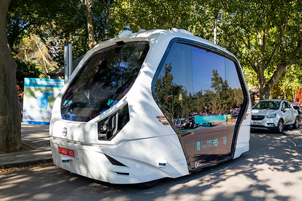 Minibús autónomo de Madrid circulando