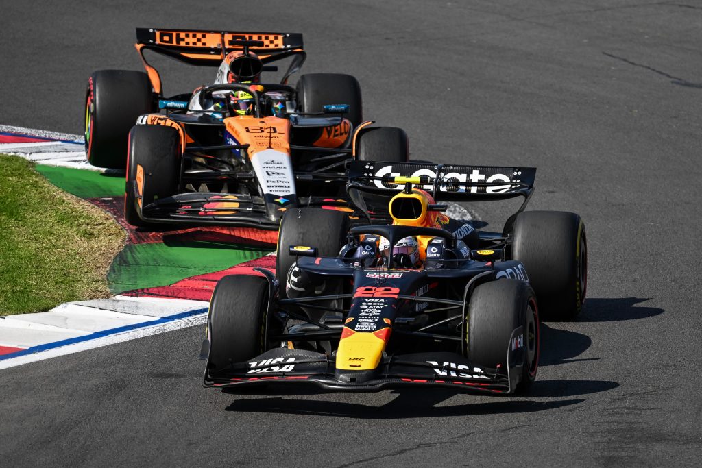 Oscar Piastri, detrás de Yuki Tsunoda en México