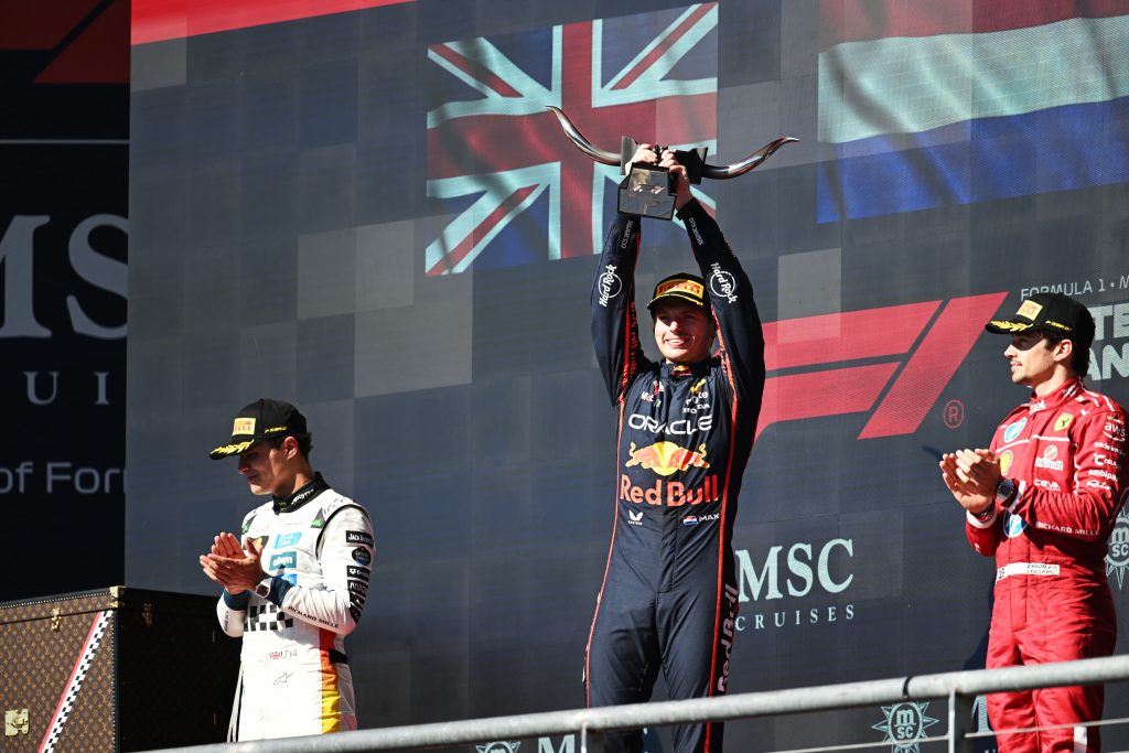 Verstappen levanta el trofeo en Austin, con Norris segundo y Leclerc tercero