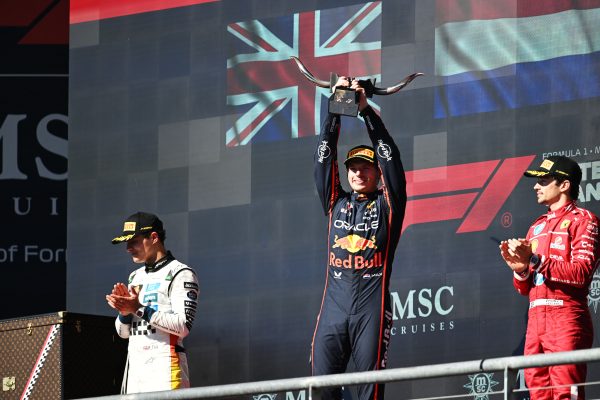 Verstappen levanta el trofeo en Austin, con Norris segundo y Leclerc tercero