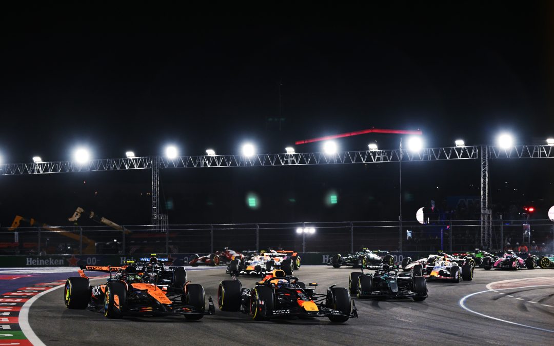 Verstappen vuelve a la pelea tras la descalificación de los McLaren