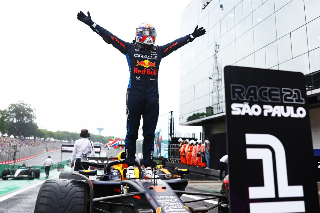 Max Verstappen celebra su victoria en el Gran Premio de Brasil de 2024