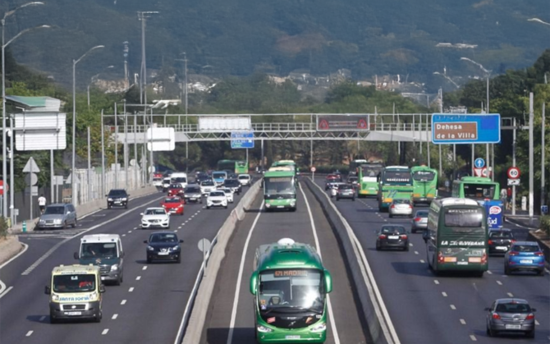 ¿Se puede usar el carril BUS-VAO si vas solo? Así lo regula la DGT