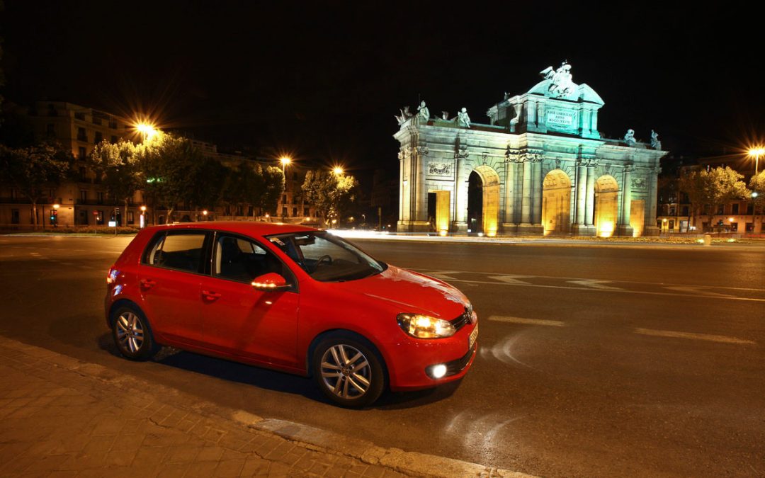 ¿Qué luces debo usar en cada momento? Esto es lo que dice la normativa