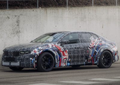 BMW M Neue Klasse - vista frontal - lateral