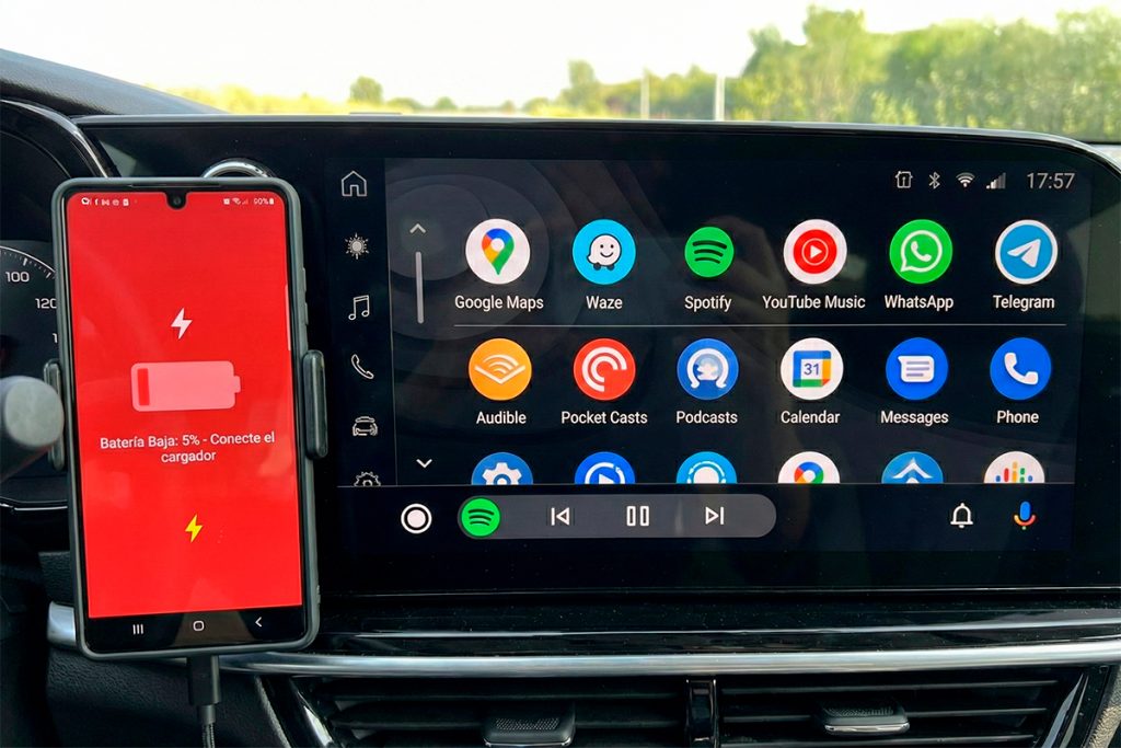 Pantalla de Android Auto con multitud de apps