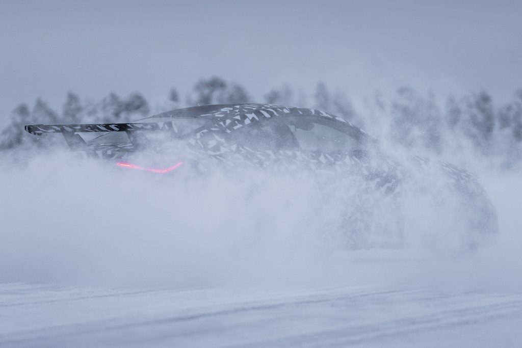 Mercedes-AMG - Vista posterior-lateral