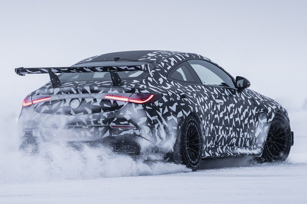 Mercedes-AMG - Vista posterior - lateral