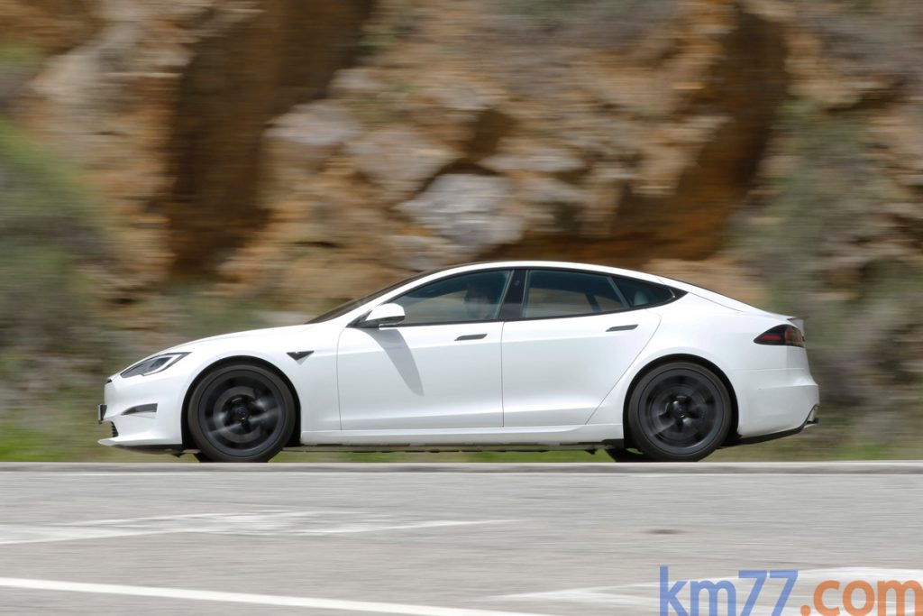 Tesla Model S (2021) - Vista lateral