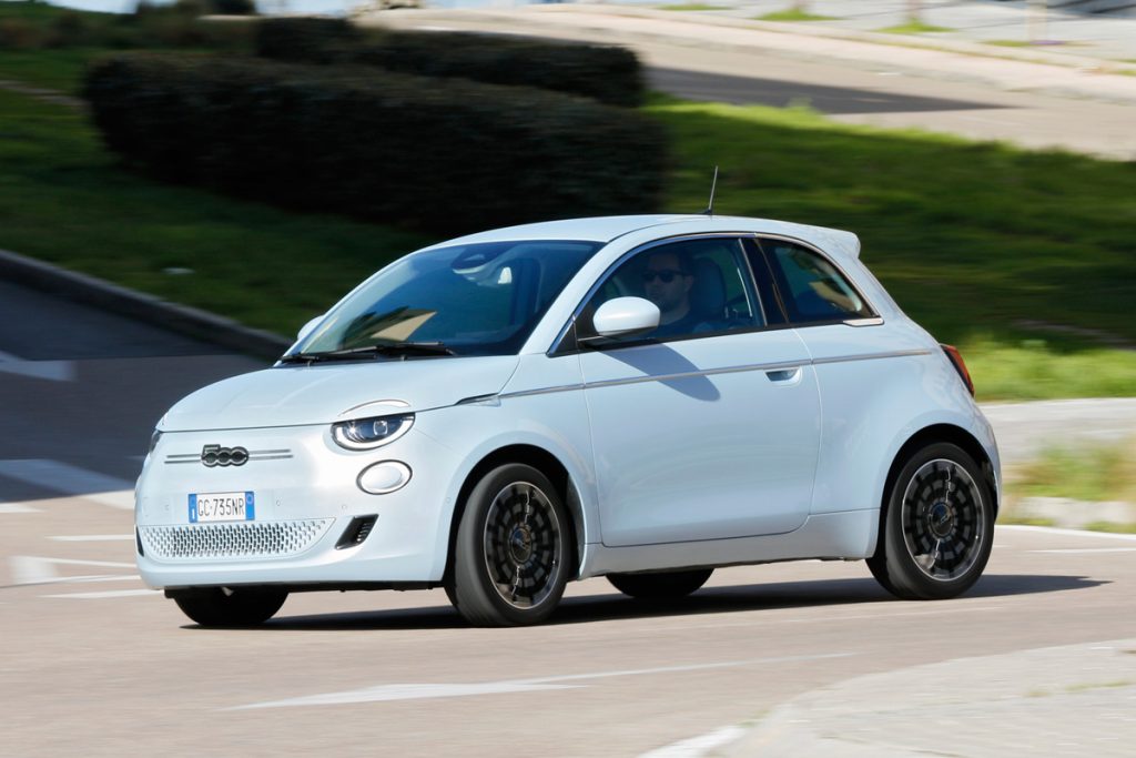Fiat 500e limitado a 118 km/h