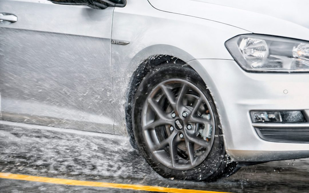 Neumáticos para lluvia: qué deben tener para ofrecer seguridad y buen rendimiento en asfalto mojado