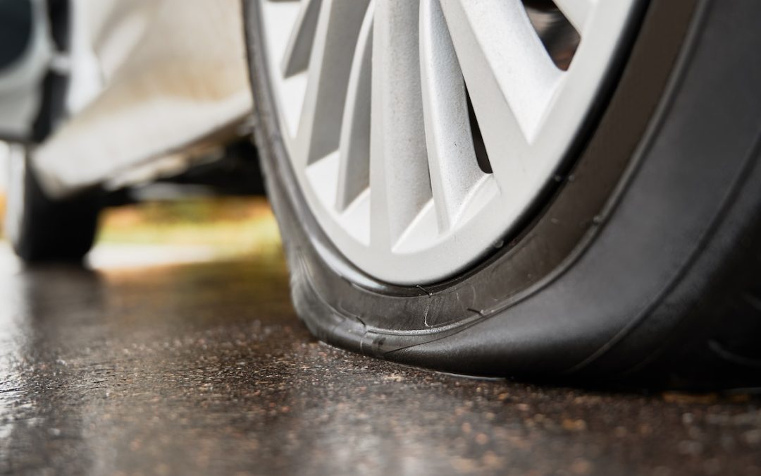 Qué ocurre si pinchas y no llevas rueda de repuesto ni kit antipinchazos