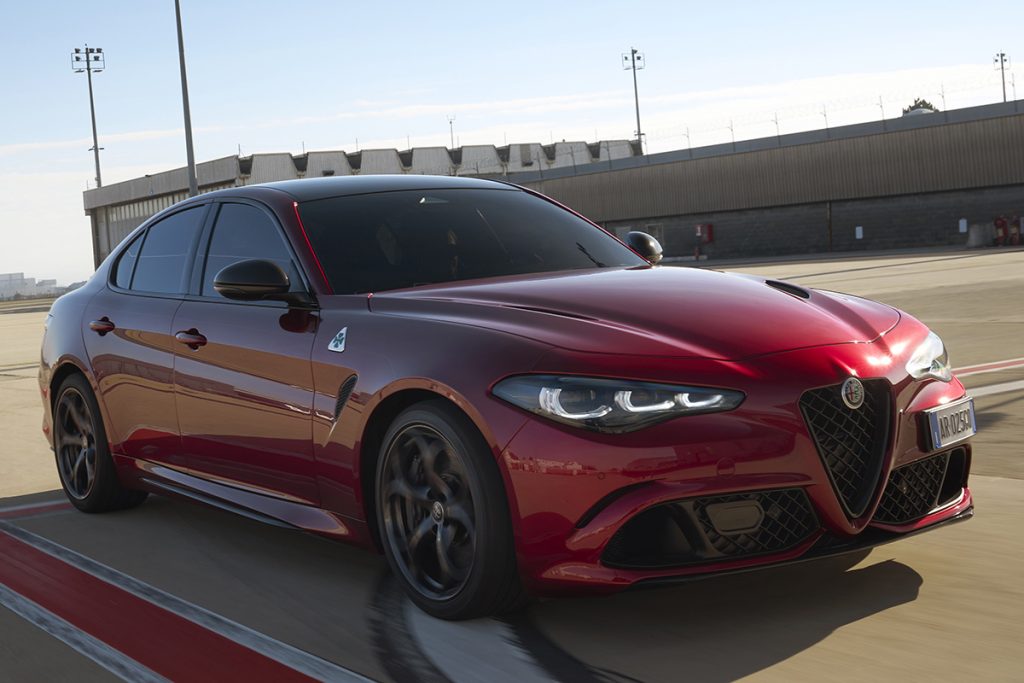 Alfa Romeo Giulia Quadrifoglio Collezione - lateral - frontal