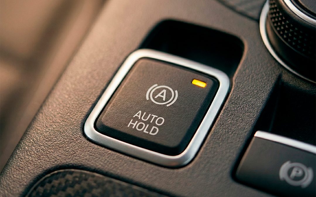 Función Auto Hold: qué es, cómo funciona y en qué situaciones resulta más útil