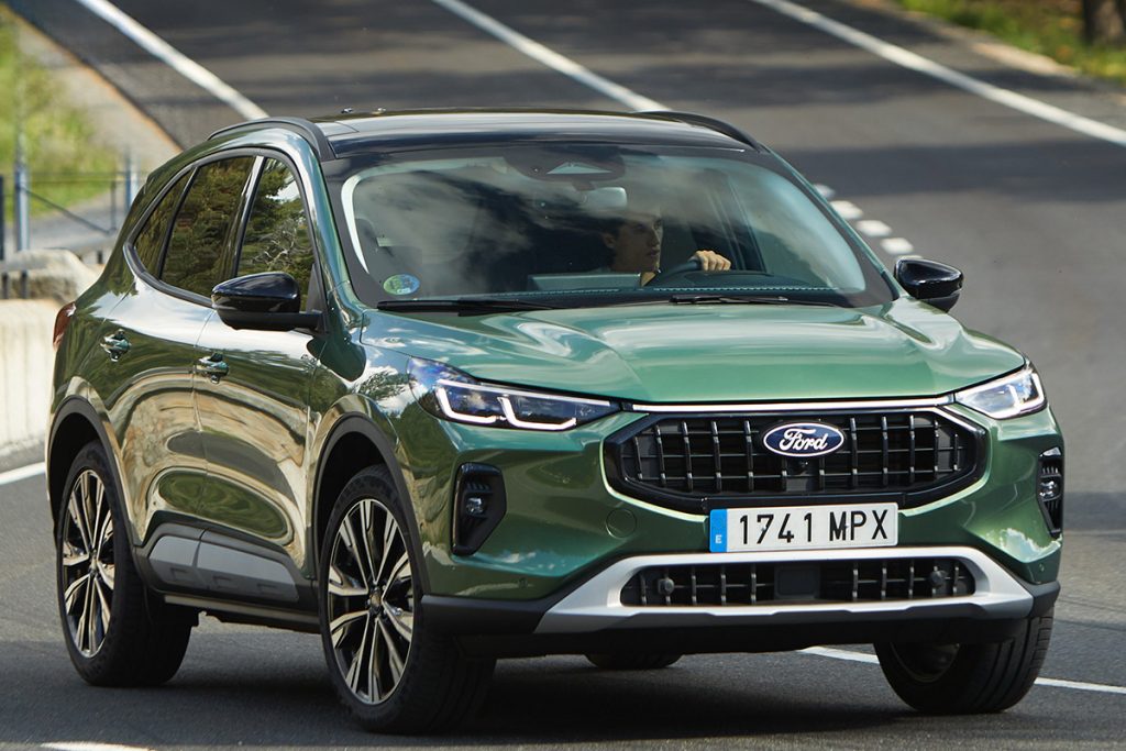 Ford Kuga - Vista lateral frontal