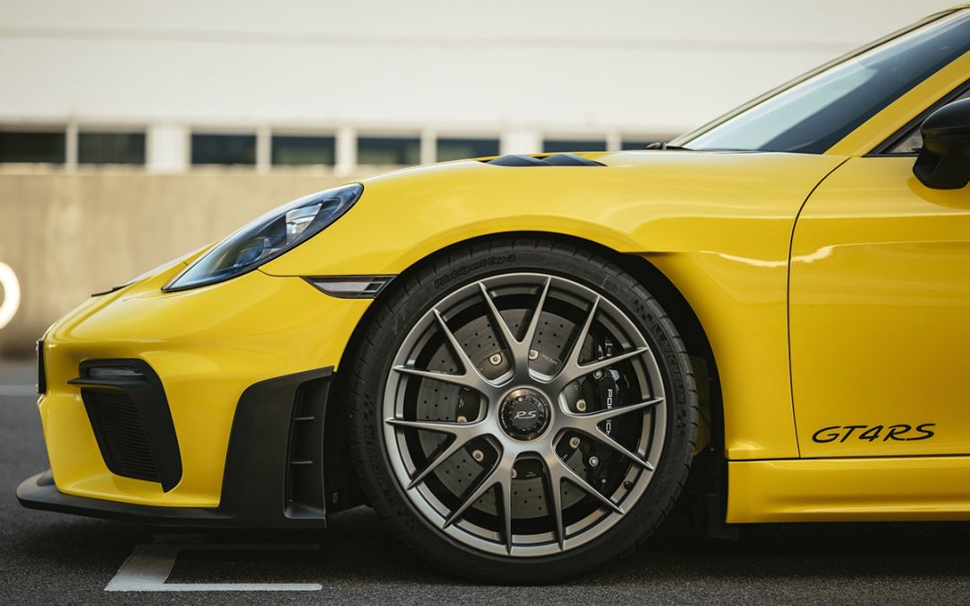 Cómo el tamaño y el peso de las llantas influyen en la dinámica del coche