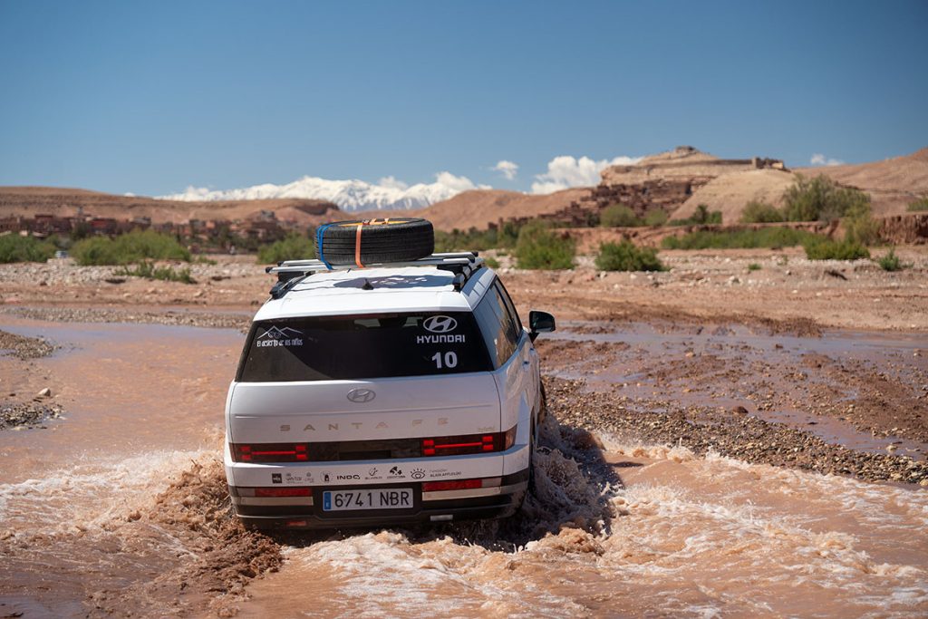 DIA 03_093_Cruzando río