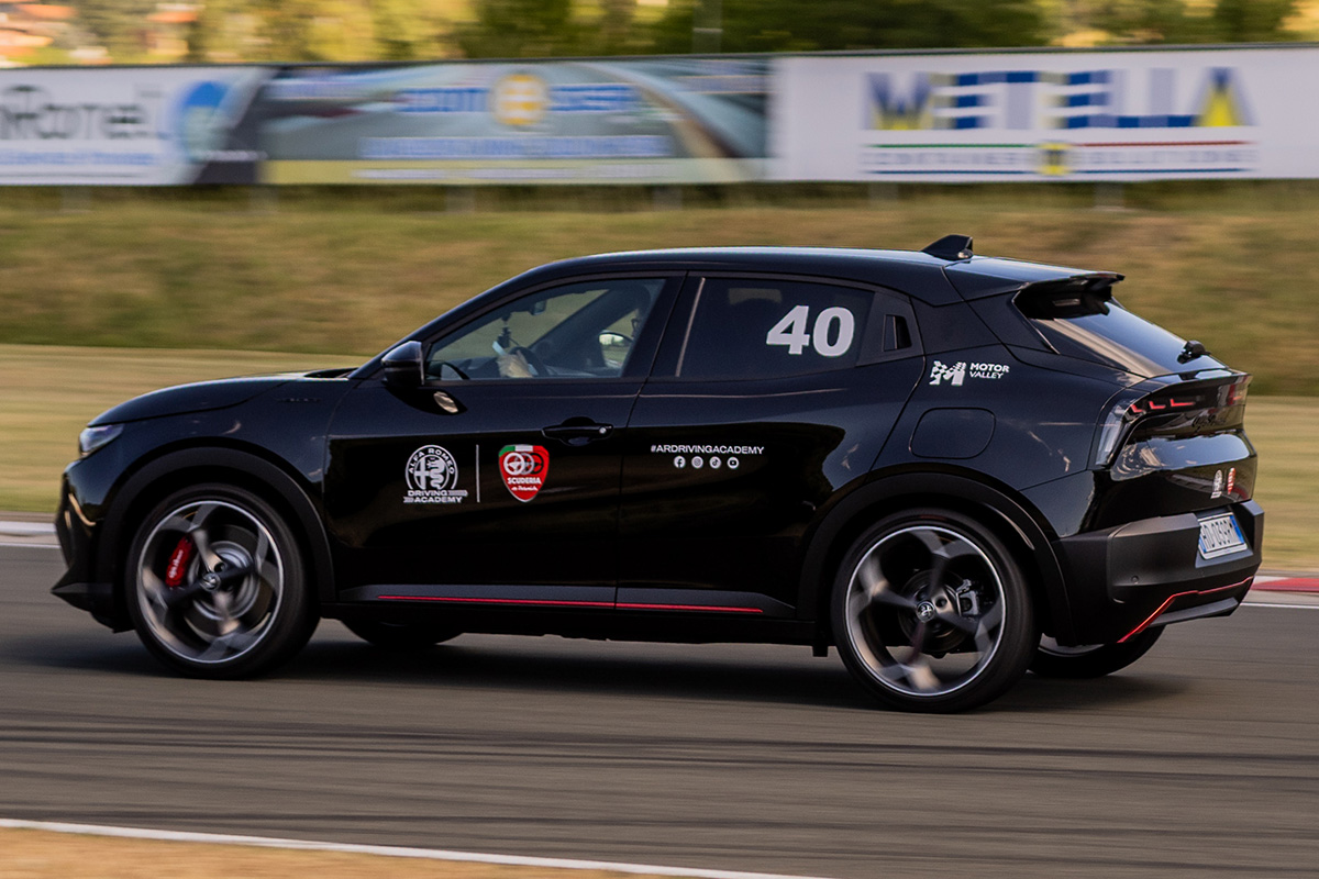 Alfa Romeo Junior - lateral - posterior-