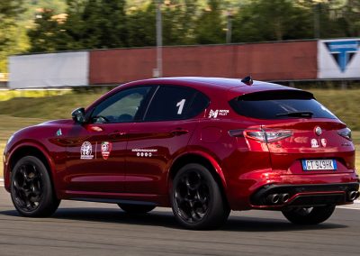 Alfa Romeo Stelvio - vista - lateral - posterior