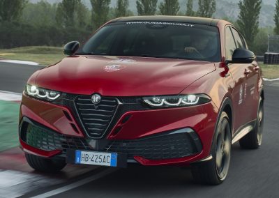 Alfa Romeo Tonale - vista frontal - lateral