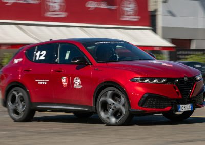 Alfa Romeo Tonale - vista lateral - frontal